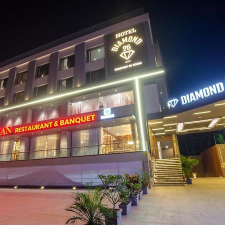 Hotel Diamond 26 Surat Esterno foto