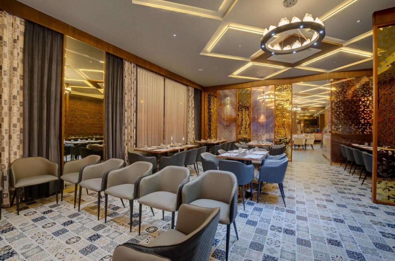 Hotel Diamond 26 Surat Esterno foto