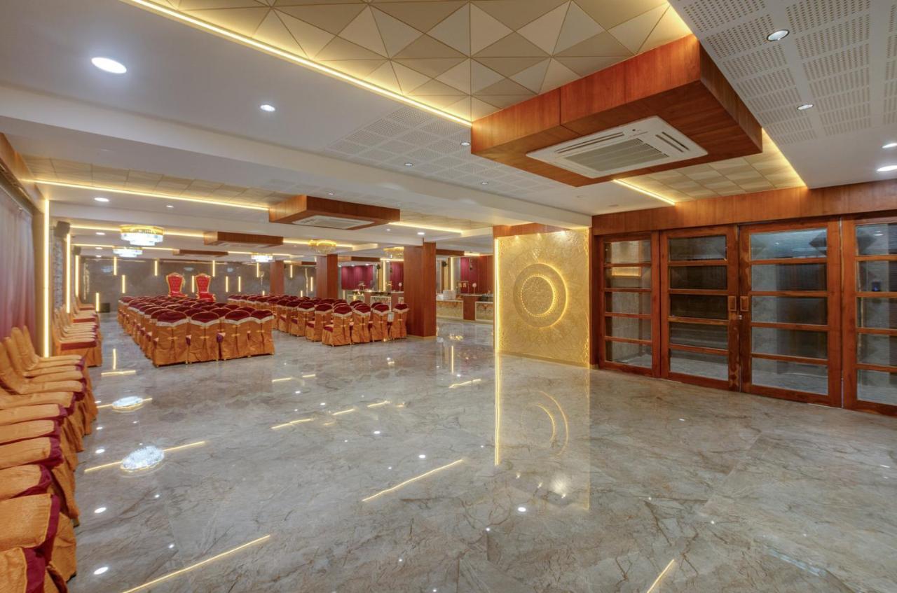 Hotel Diamond 26 Surat Esterno foto