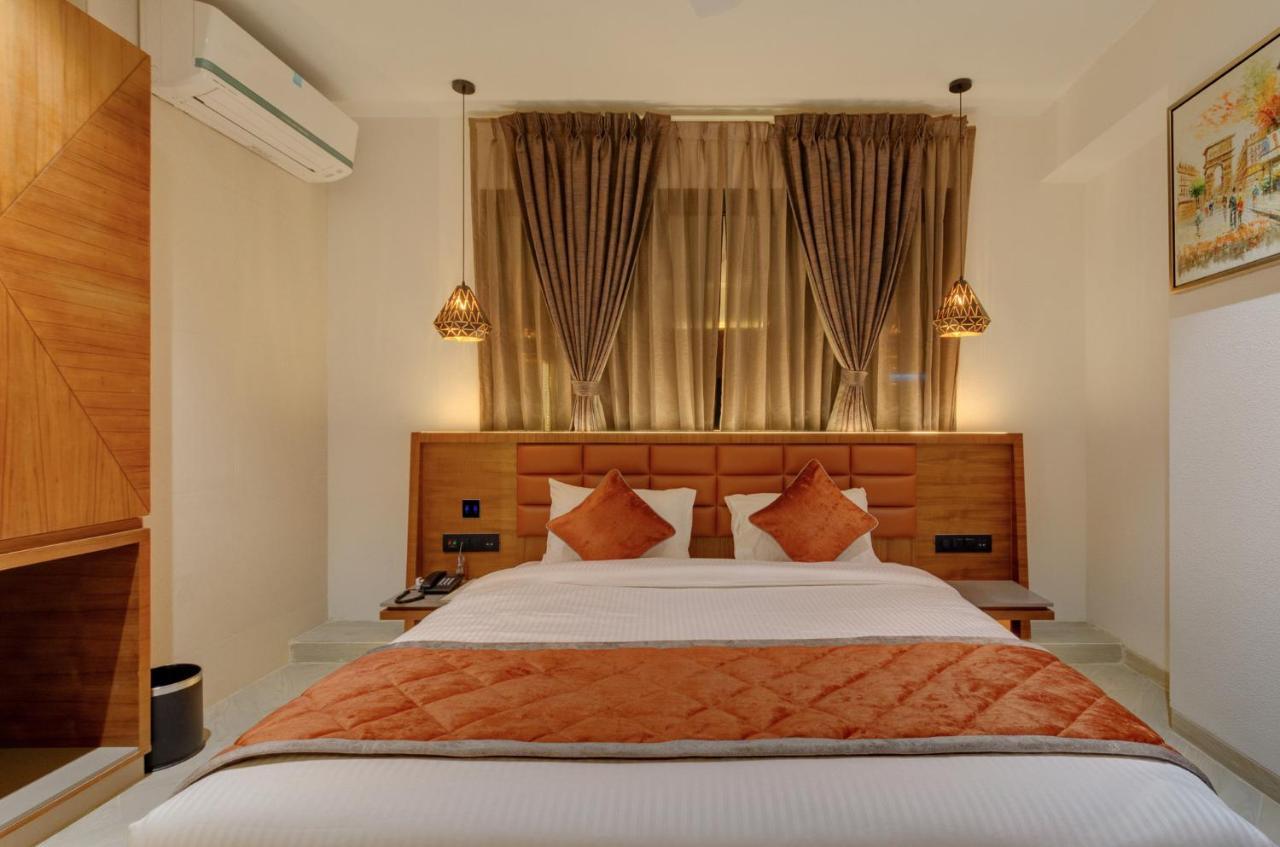 Hotel Diamond 26 Surat Esterno foto