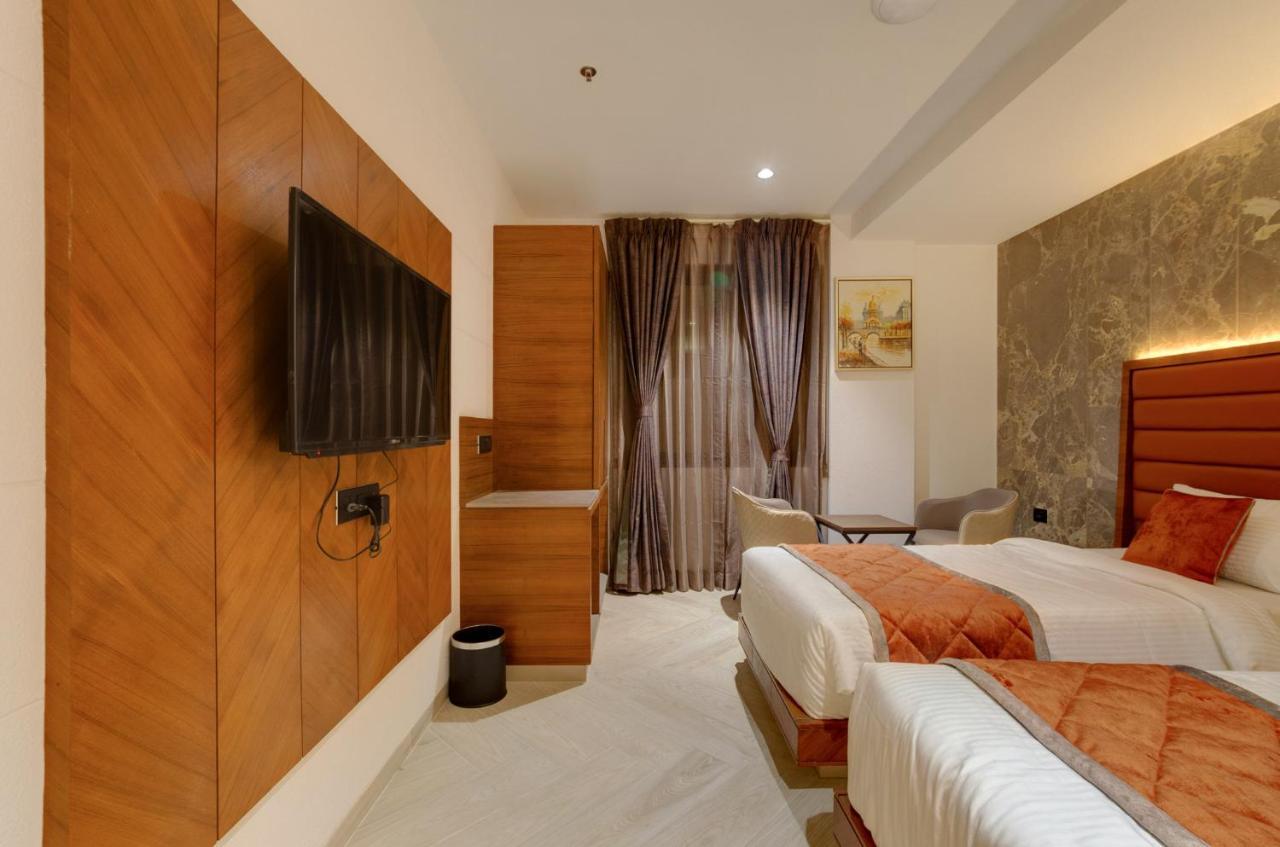 Hotel Diamond 26 Surat Esterno foto