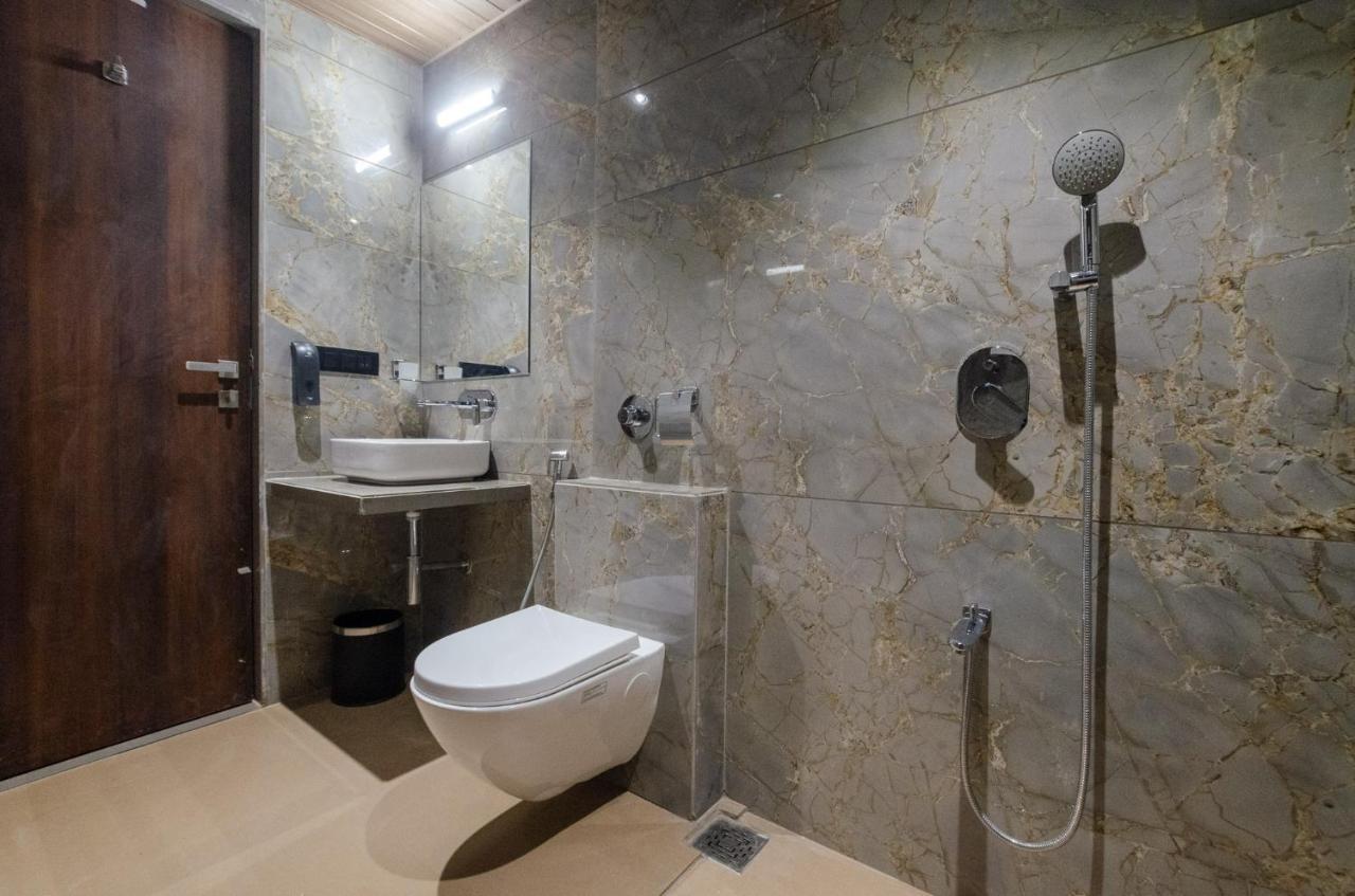 Hotel Diamond 26 Surat Esterno foto