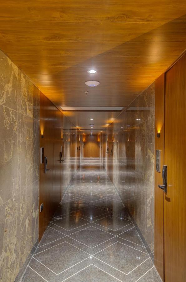 Hotel Diamond 26 Surat Esterno foto