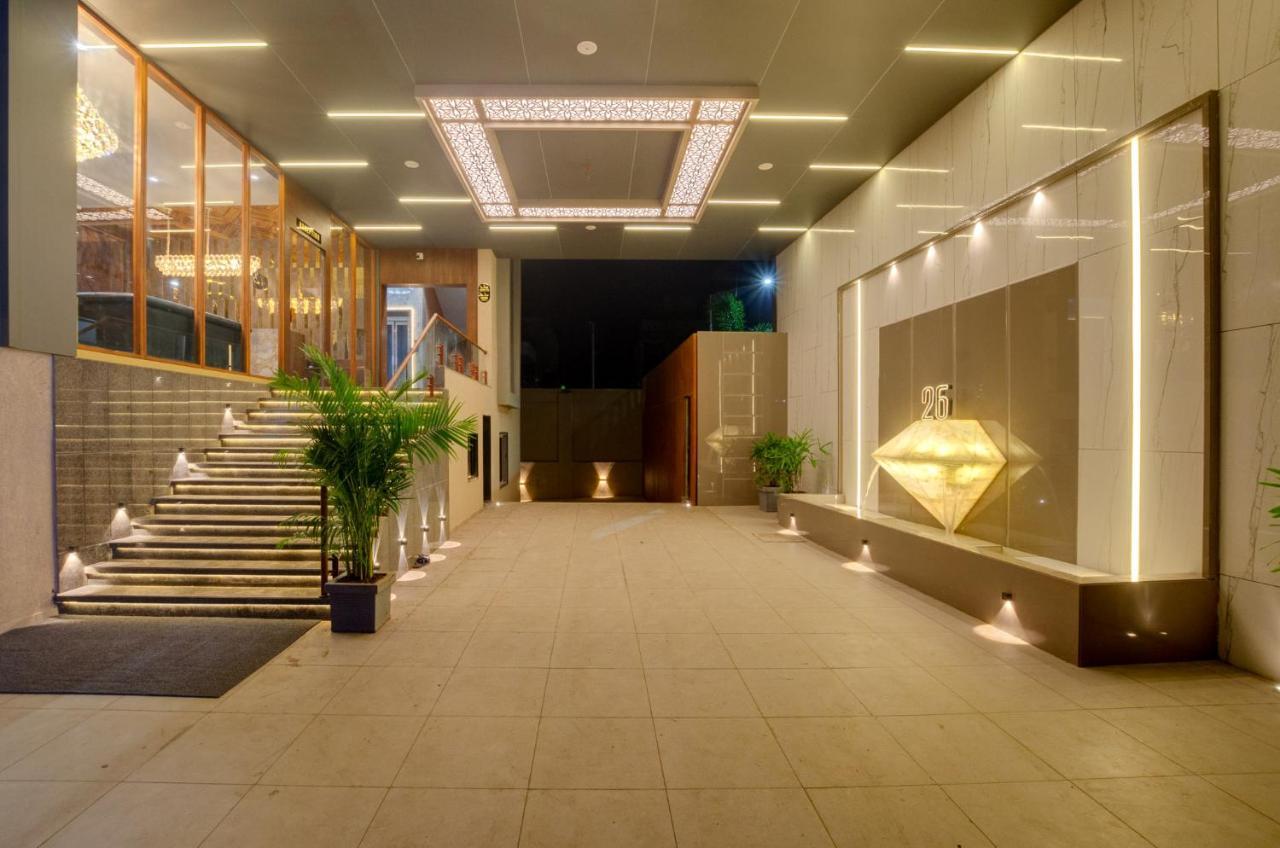 Hotel Diamond 26 Surat Esterno foto