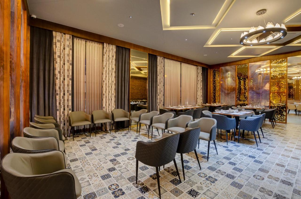 Hotel Diamond 26 Surat Esterno foto